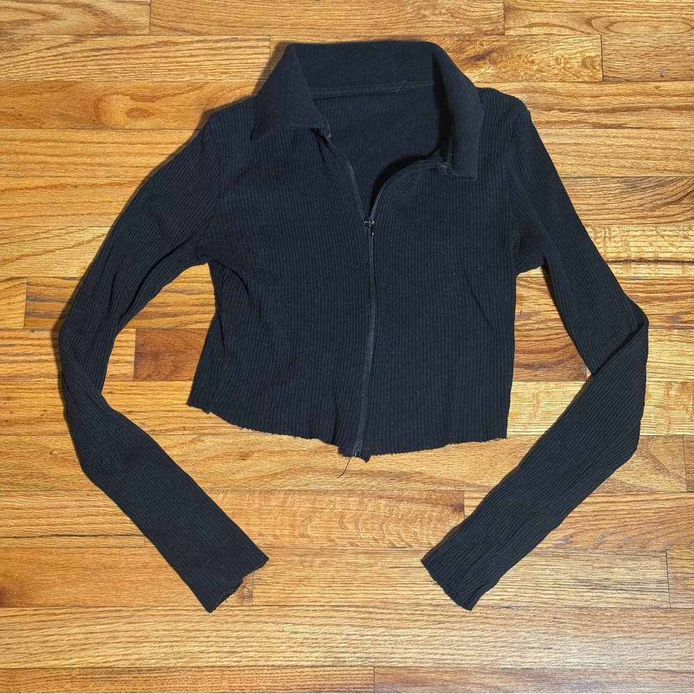 Chic Black Ribbed Crop Top